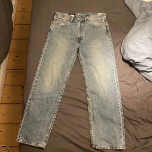 Levi's 50's Straight Jeans - Säljer ett par klassiska Levi's 50's Straight jeans i ljusblå denim.                                                   Köpta för 650kr, endast testad 1 gång