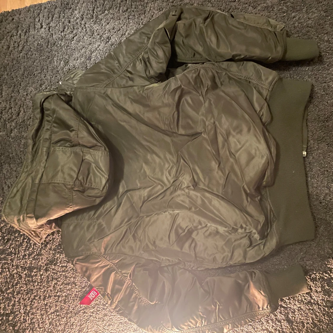 Grön bomberjacka från Alpha Industries - 90
