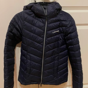 Everest jacka - Varm och skön Everest jacka i marinblå färg