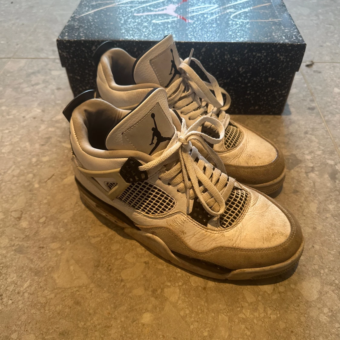 Air Jordan 4 Military Black 