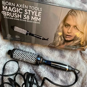 Värmeborste - Använd fåtal gånger. 38mm. Säljer pga att den inte används längre. 🫶🏼hör av er vid intresse eller mer info 