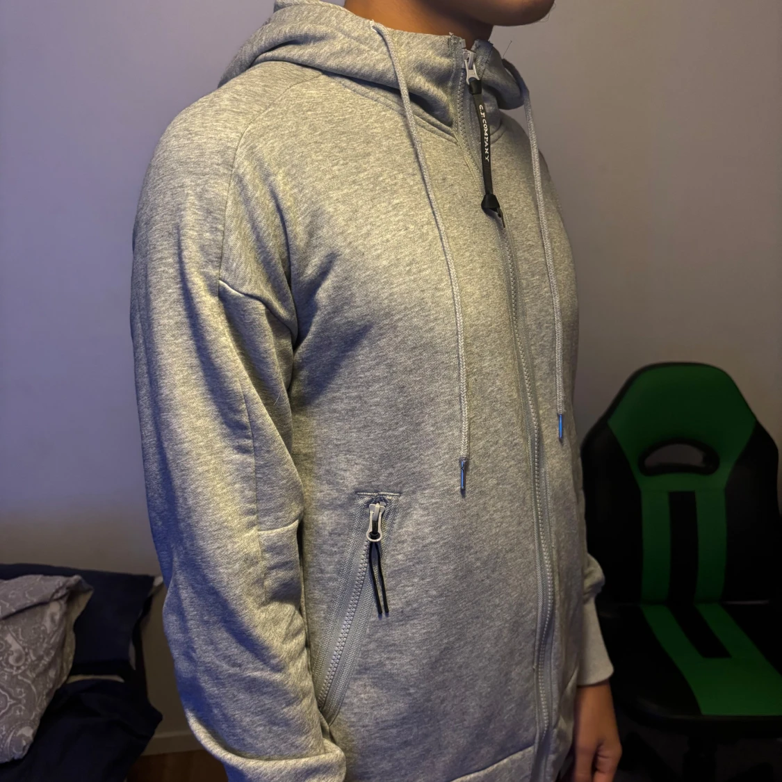 Grå hoodie från C.P. Company - 90