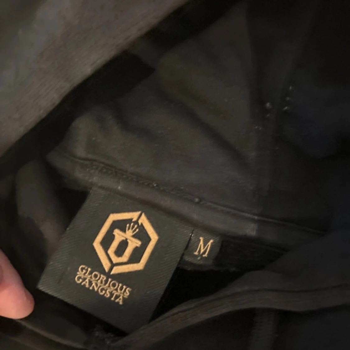 Svart hoodie från Glorious Gangsta - 90