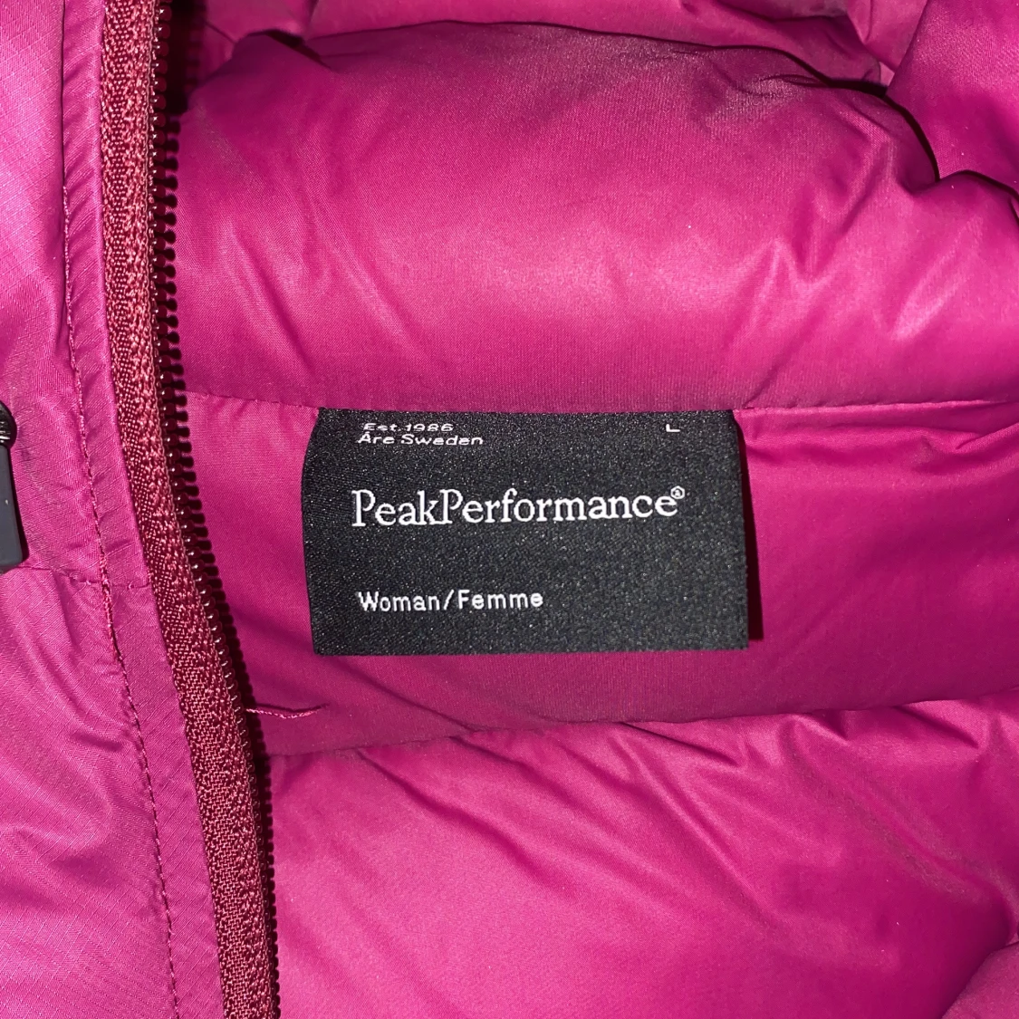 Vinröd dunjacka från Peak Performance - 91