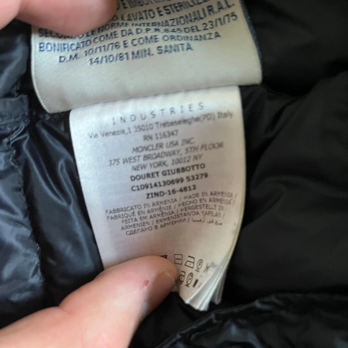 Svart dunjacka från Moncler - 91