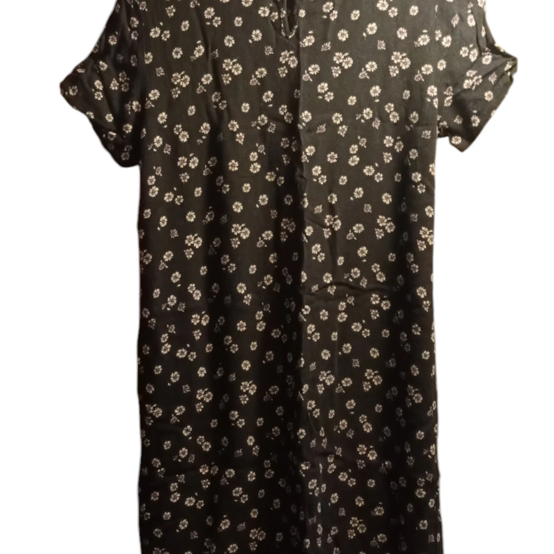 Svart blommig klänning från Divided - 90