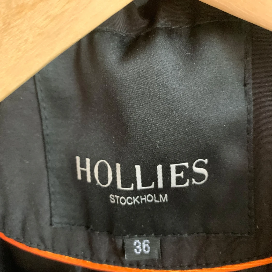 Svart dunjacka från Hollies - 91