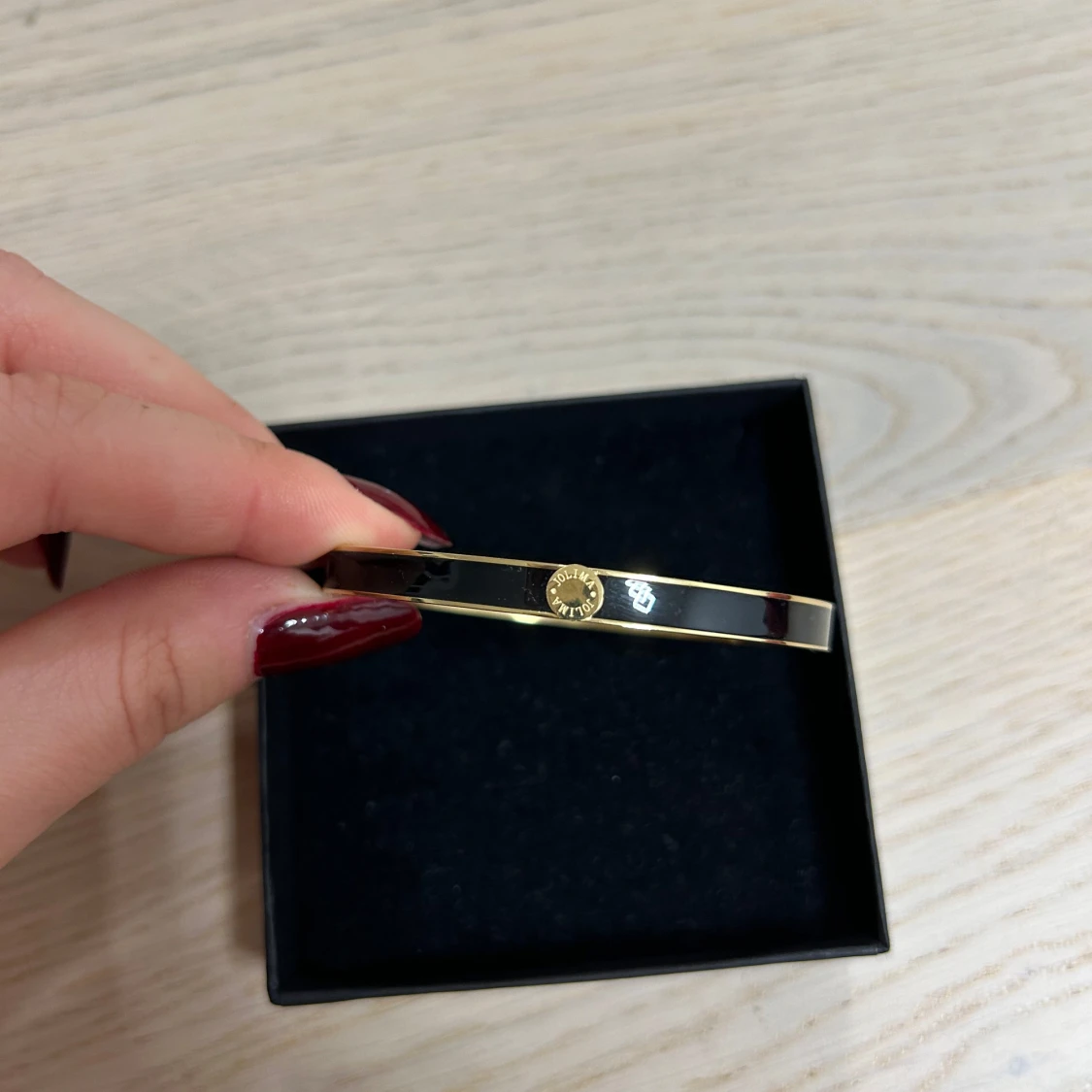 Elegant guldarmband med detalj - 91