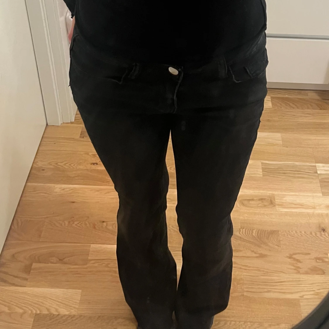 Svarta bootcut jeans - 90