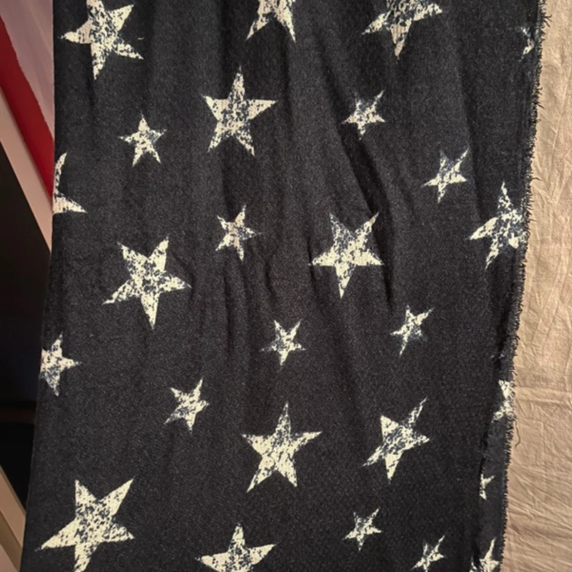 Marinblå halsduk med stjärnmönster från Hampton Republic