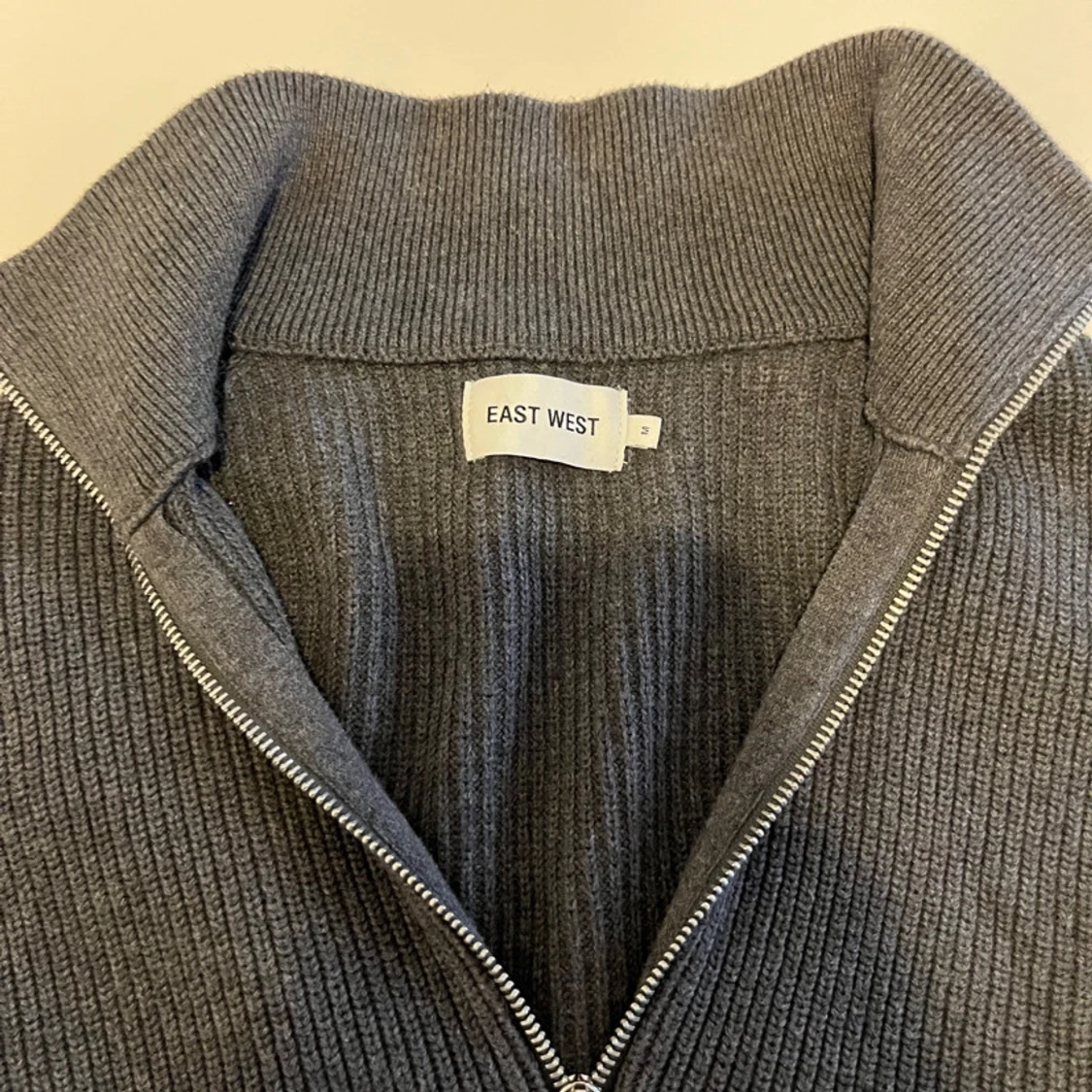 Grå tröja från East West - 90