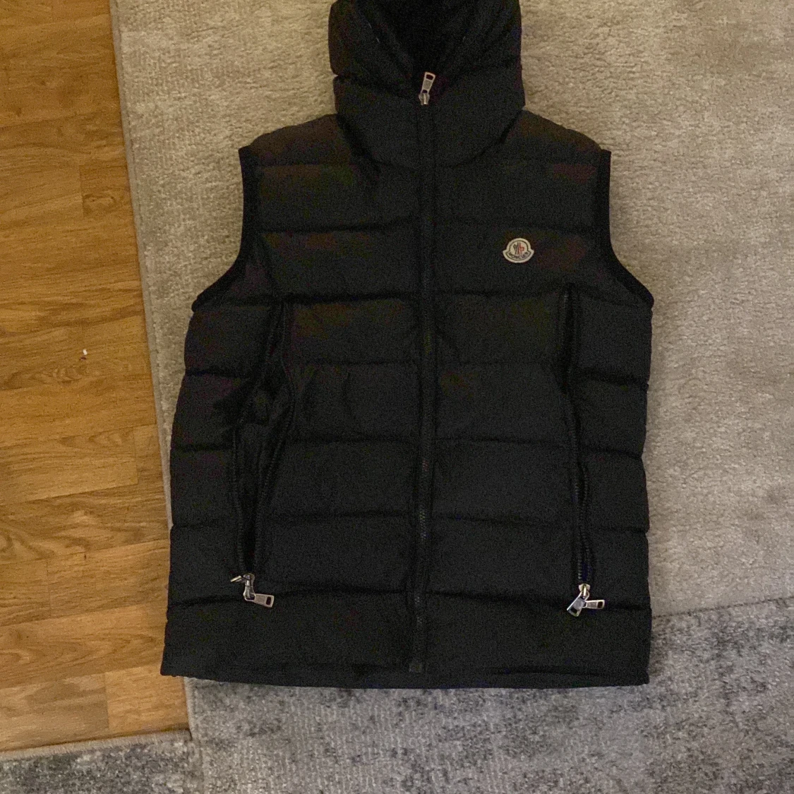 Svart dunväst från Moncler - 91