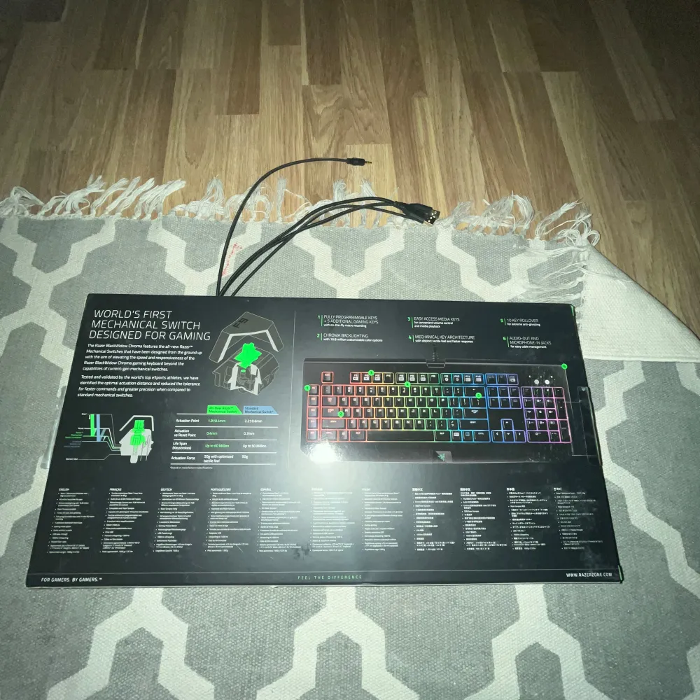 Razer blackwindow chroma . Original pris 1799kr, mitt pris 1299kr. Pris kan diskuteras vid snabb affär. Detta tangentbord är fint och oanvänt. Det funkar perfekt för dig som gillar att spela dataspel. Rgb led light.. Övrigt.