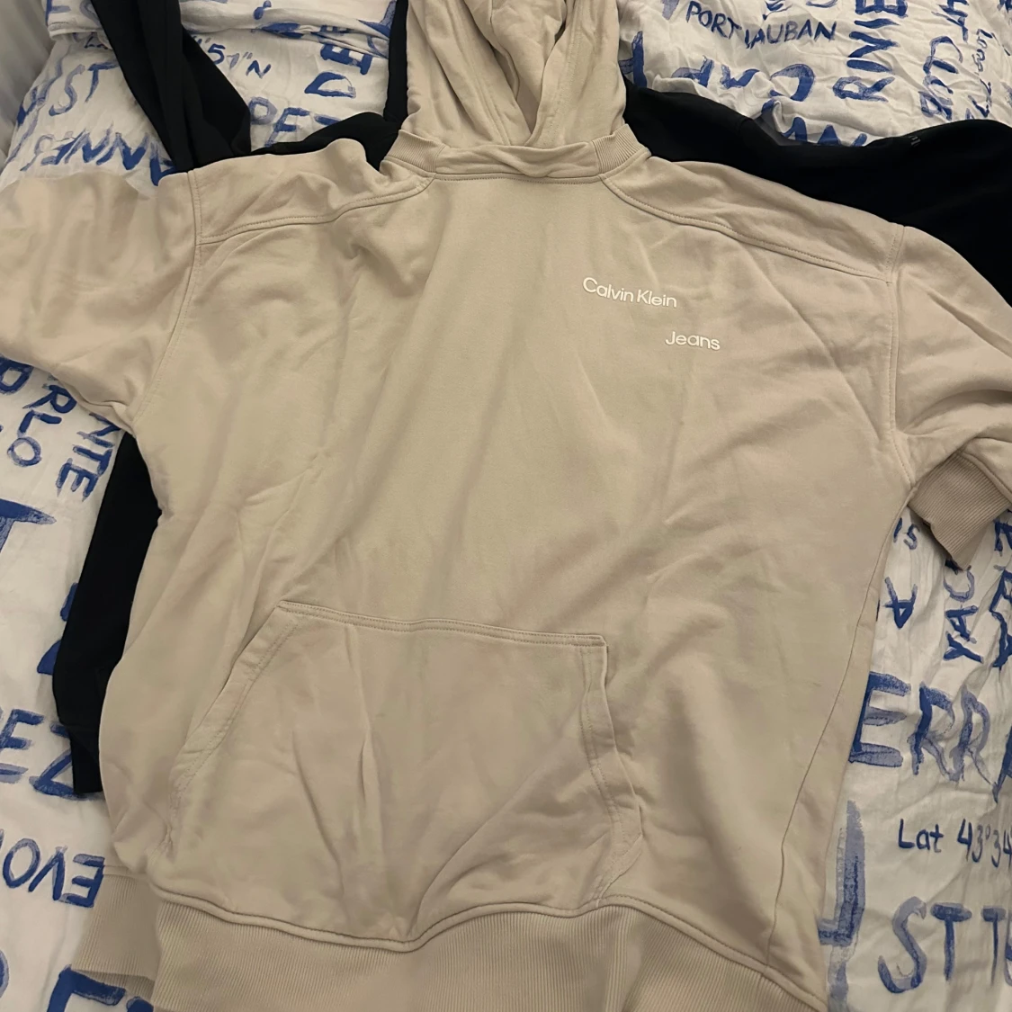 Beige hoodie från Calvin Klein
