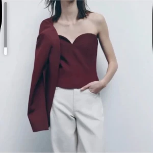 Topp zara - Vinröd topp ifrån zara