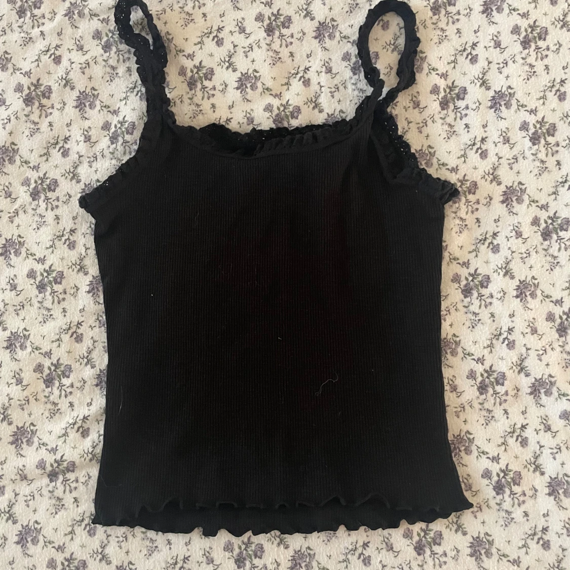 Svart ribbad linnetopp - 91