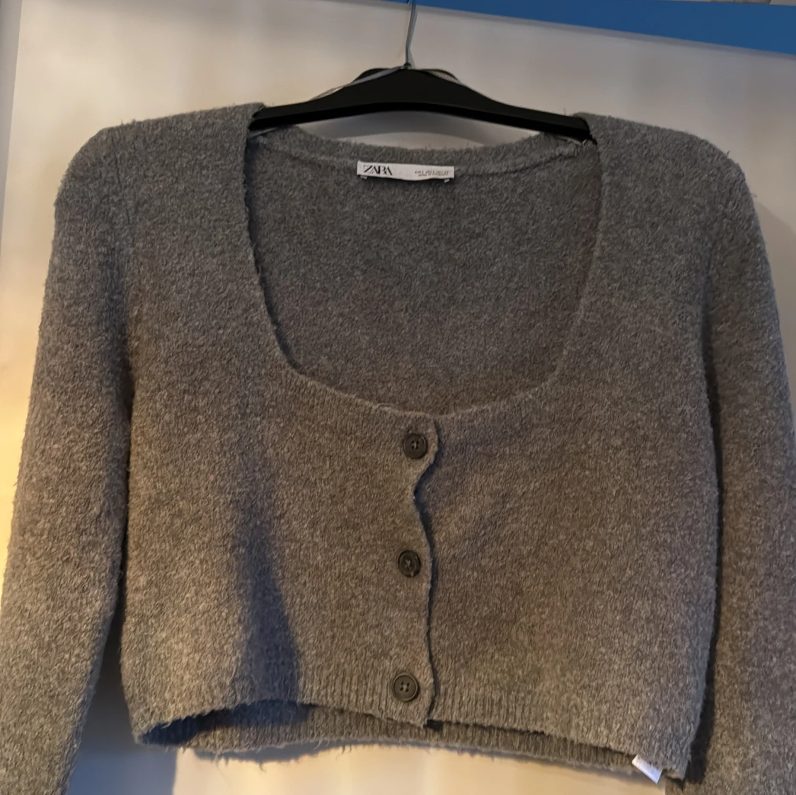 Grå croppad kofta från Zara - 91