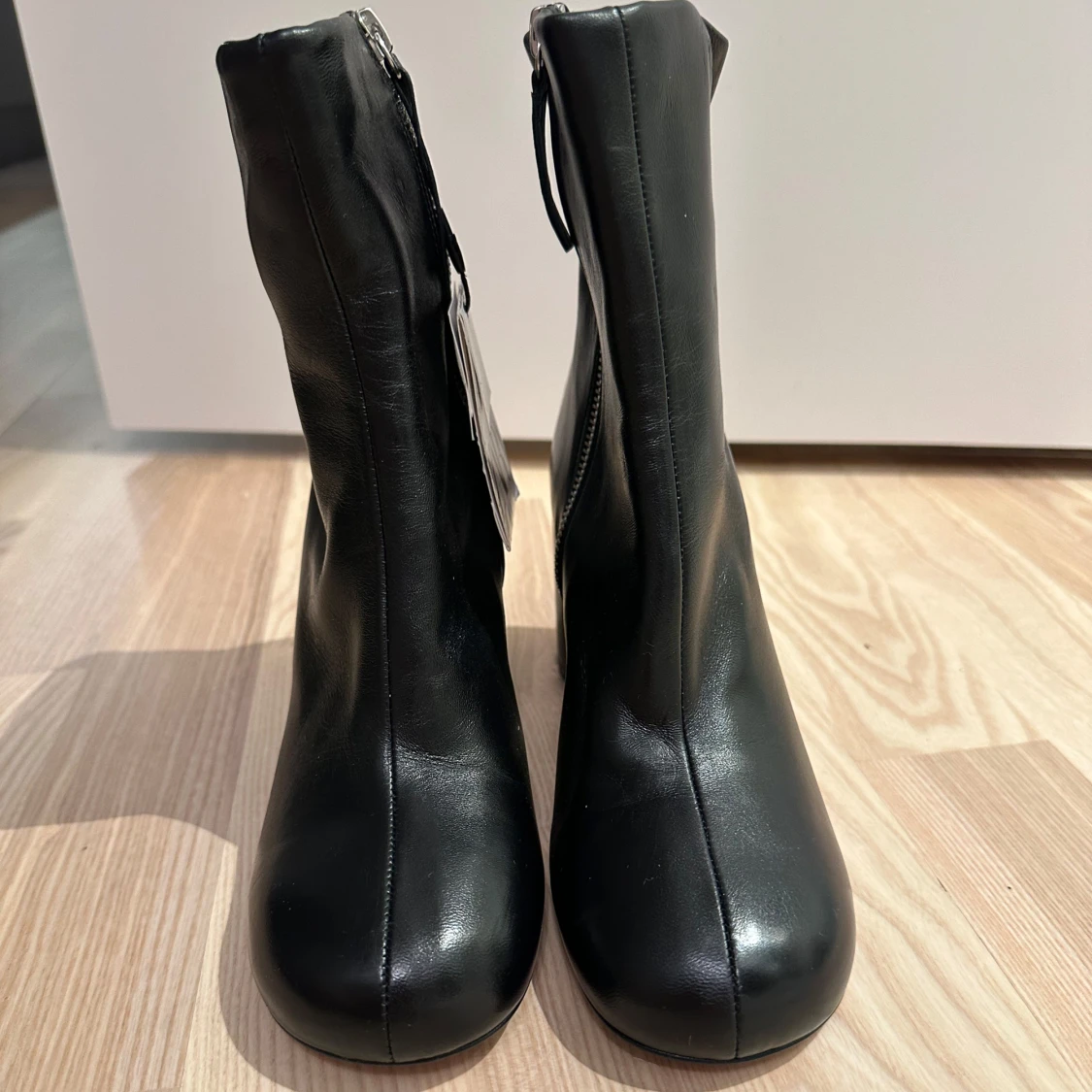 Zara Svarta boots med klack och dragkedja - 90