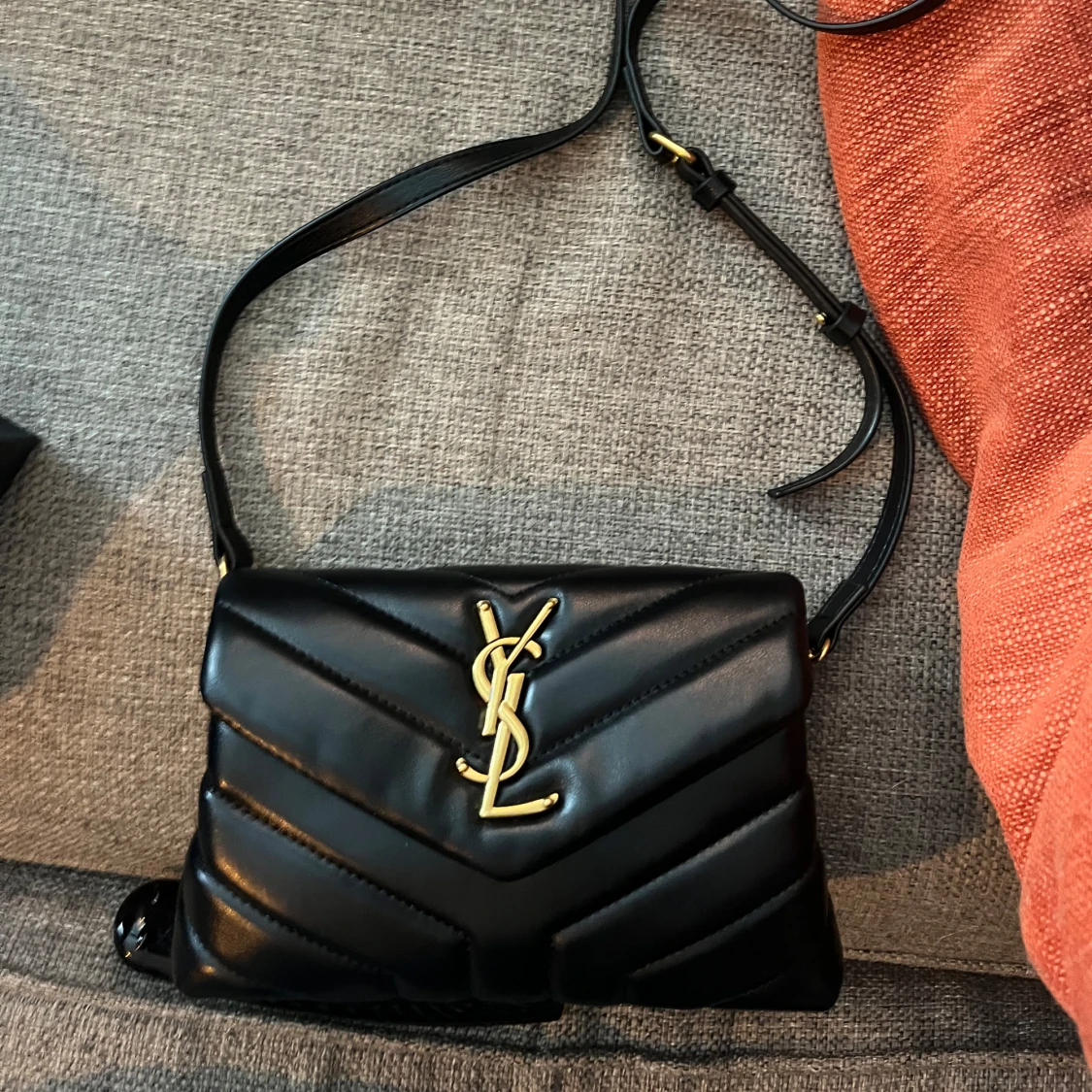 Svart axelväska från Saint Laurent