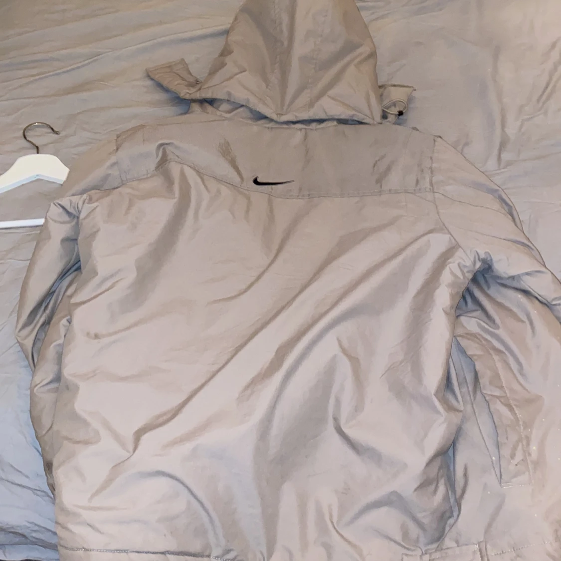 Beige jacka från Nike