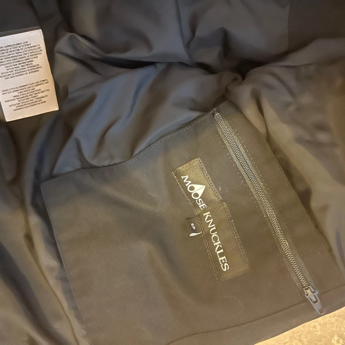 Svart dunjacka från Moose Knuckles - 3