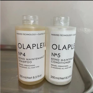 Olaplex schampo och balsam  - Jättebra schampo och balsam som jag tyvärr han köpa extra av innan jag insåg att de inte passade för mitt hår. Dessa är helt oanvända och förseglade. Säljer båda tillsammans. Nypris ca 650-700 kr tot. Skriv vid eventuella frågor 🥰