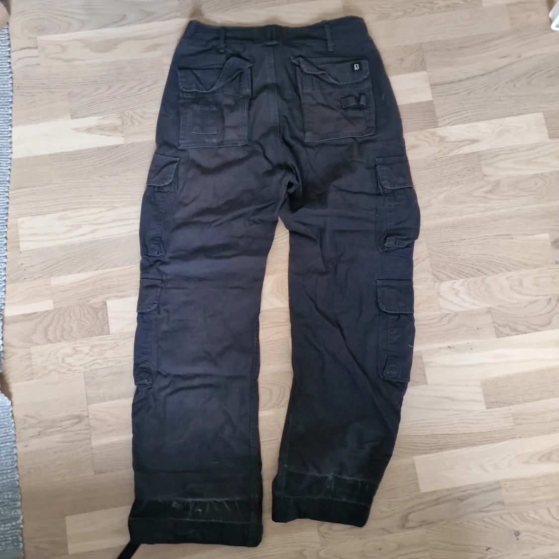 Mörkgrå cargobyxor från Brandit - 92