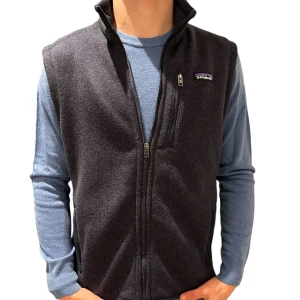 Patagonia Väst  - Säljer en riktigt schysst Patagonia Väst i storlek M! Passar perfekt för dig som vill fräscha upp garderoben inför hösten väder! I färgen mörkblå. Tveka inte på att höra av dig vid minsta lilla fråga eller fundering//Sp-Clothing