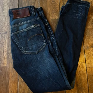 G-Star RAW Jeans - Säljer ett par snygga G-Star RAW Jeans, Ny pris runt 1000kr