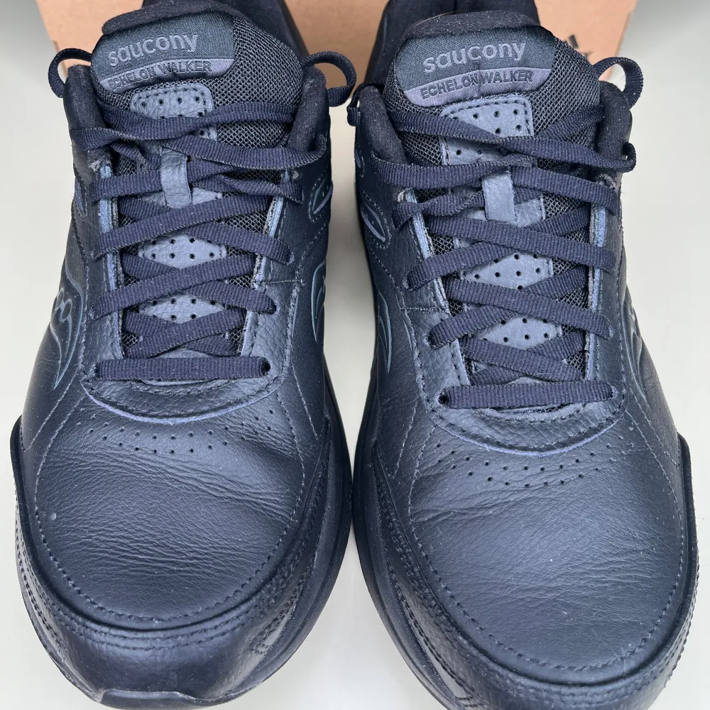 Super comfy and cushioned sneakers in mint condition. Real leather. Used them 2-3 times last autumn. The sole, the upper and the inside material are in excellent condition without signs of use. Don’t have a box. Skor.