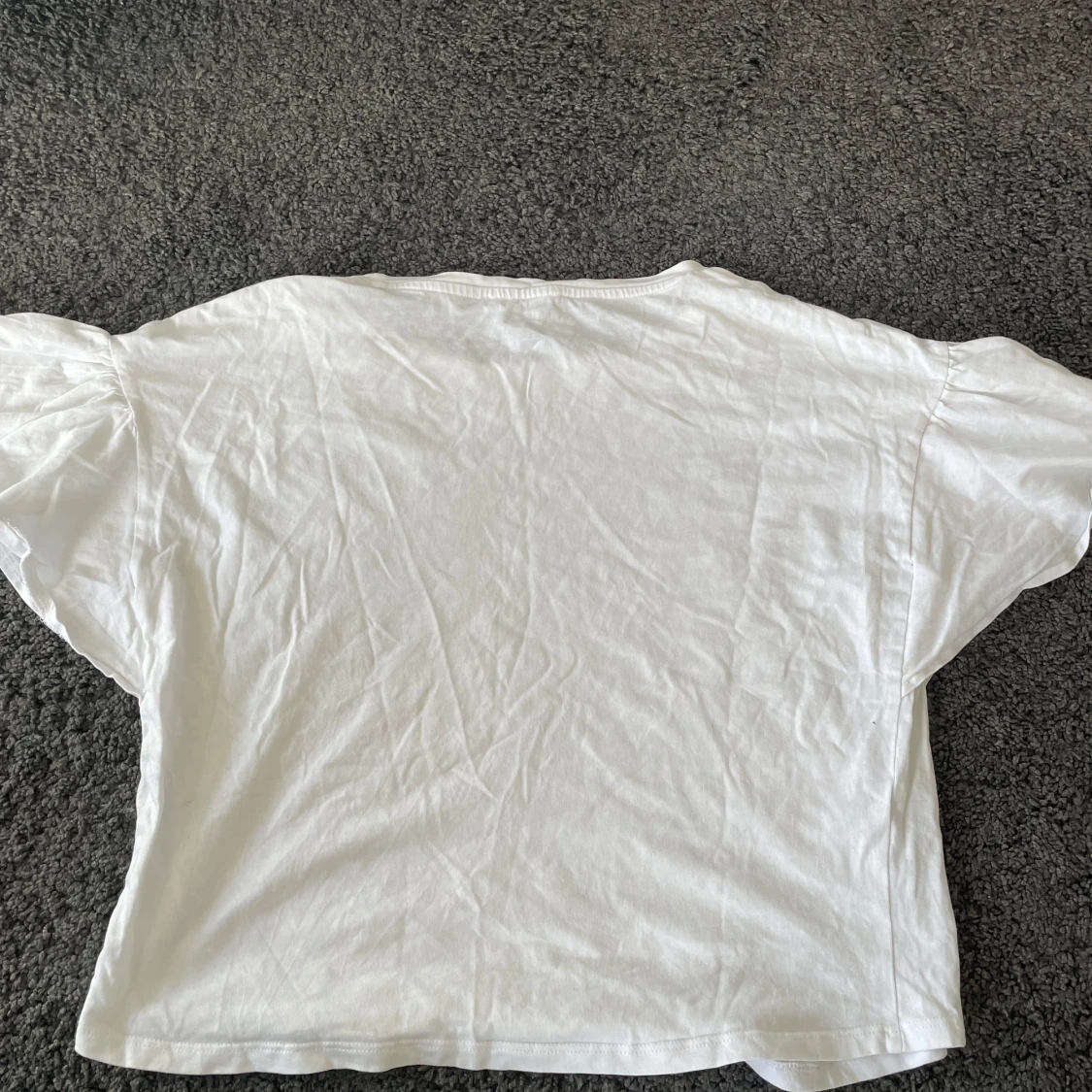 Vit t-shirt med puffärmar - 23