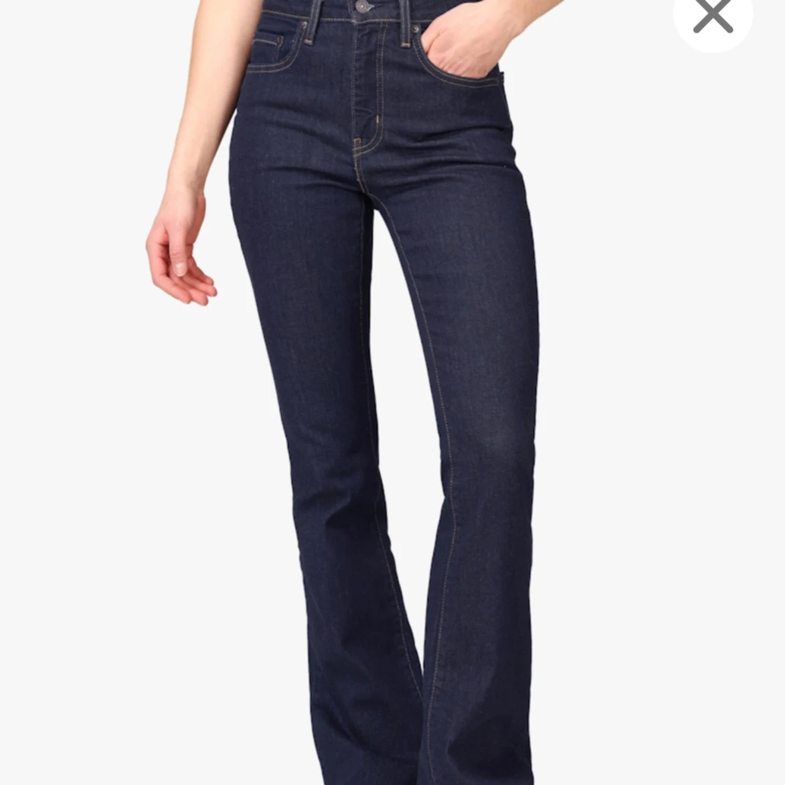 Mörkblå Levis jeans - 90