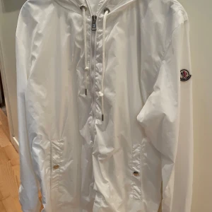 Moncler windbreaker - 10/10