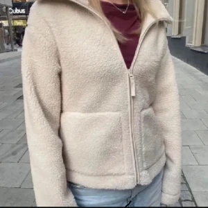 Teddyjacka från hm - Jättebra skick! lånad bild💕