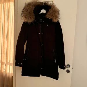 Hollies jacka - Hollies jacka knappt använd 