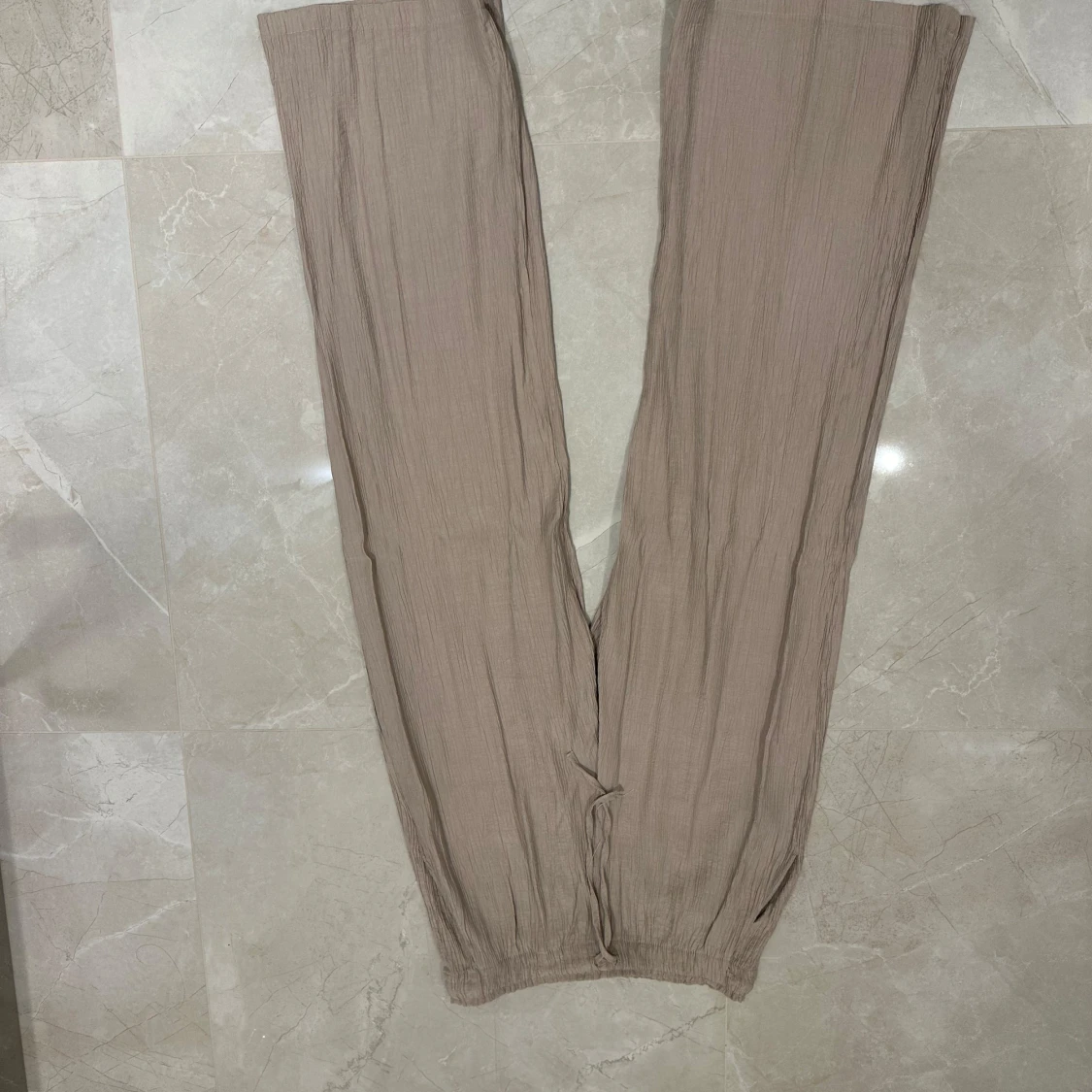 Beige byxor från Zara - 90