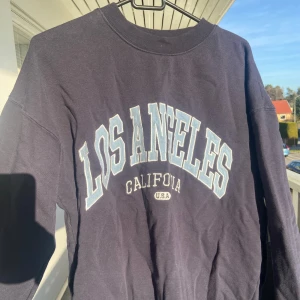 Sweatshirt med tryck - Superfin tröja! Ifrån H&M, knappt använd💕