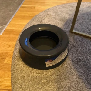 Reseskål till djur - Helt ny i plast, klisterlapp kvar. Köpt från Apotea om jag minns rätt...