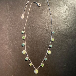 Halsband Pilgrim - Fint halsband från Pilgrim (dansk design). Använd några gånger tidigare, i fint skick.