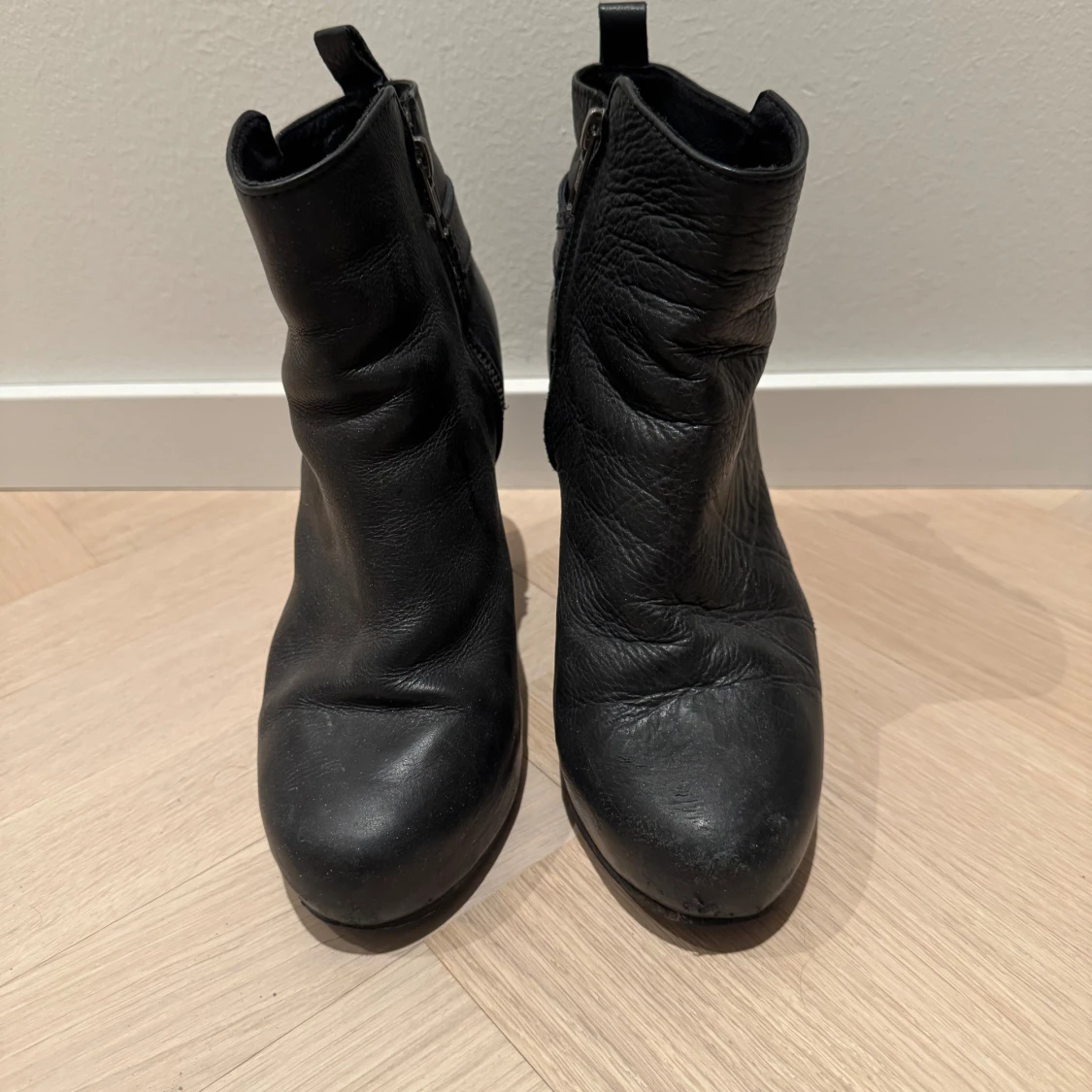 Svarta boots med klack från Samsøe Samsøe - 92