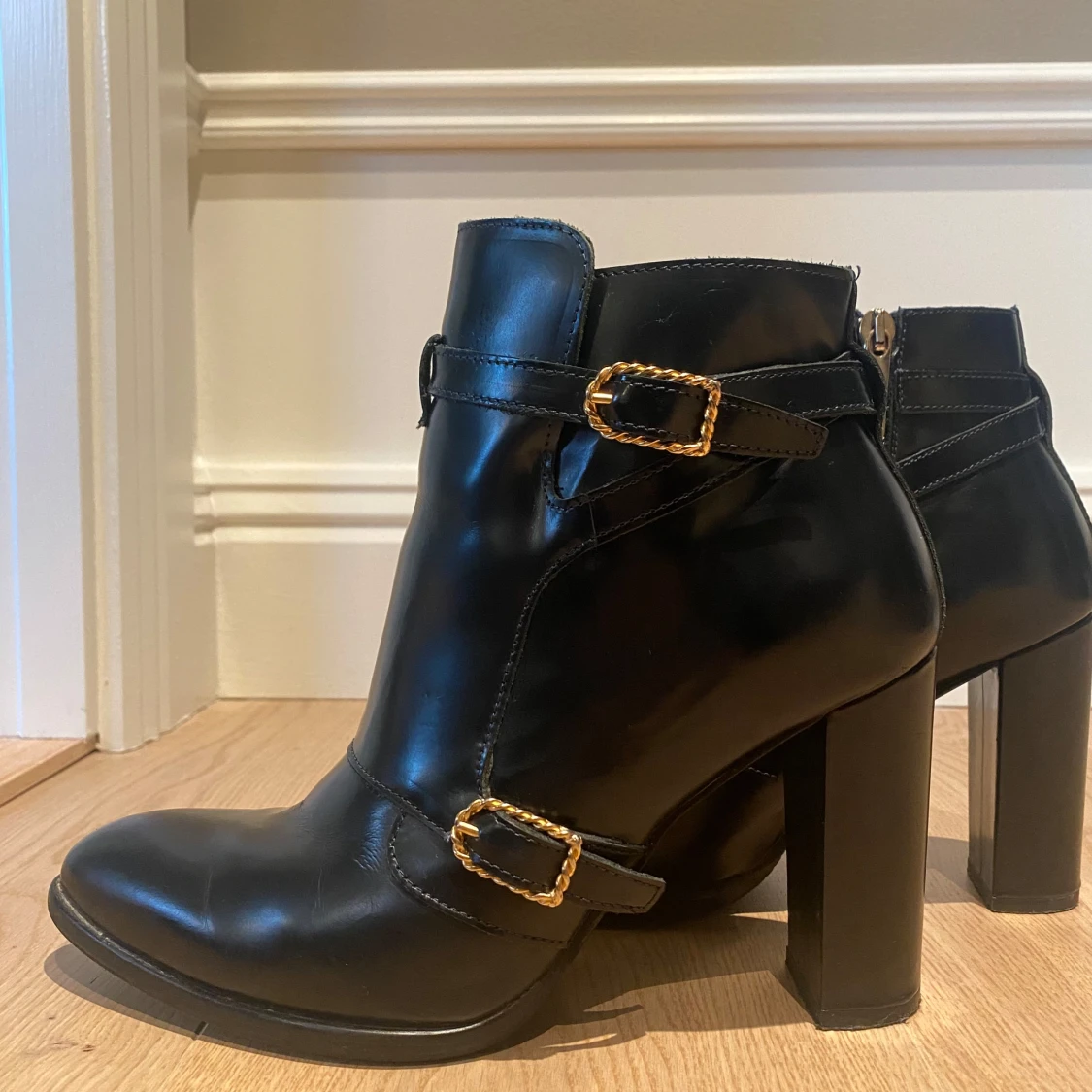 Svarta boots från Gigi Hadid X Tommy Hilfiger - 92