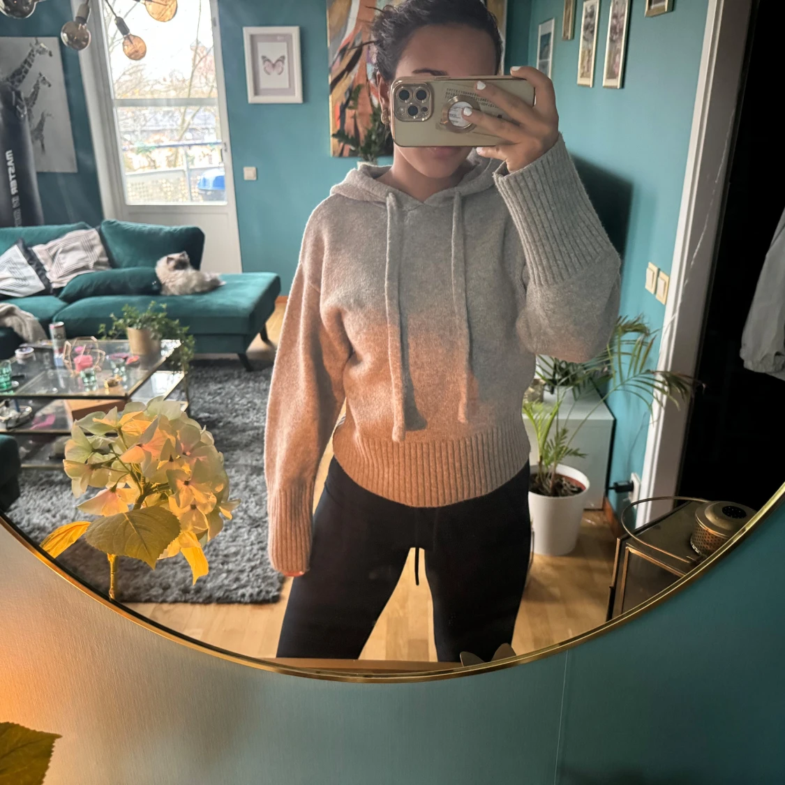 Grå hoodie i mysigt material