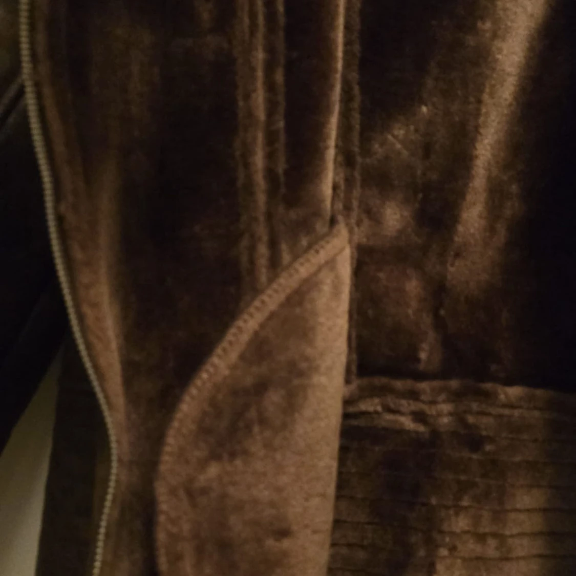 Brun skinnjacka med fuskpäls från Guess - 1