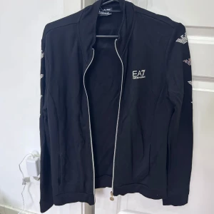 EA7 set  - Setter är från JD har använt koftan några gånger men inte byxorna 🌸