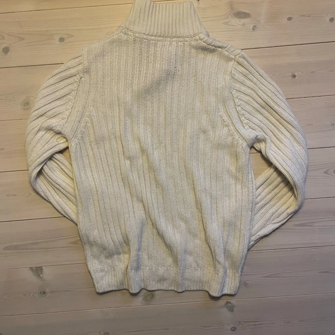 Vit stickad tröja från JC - 1