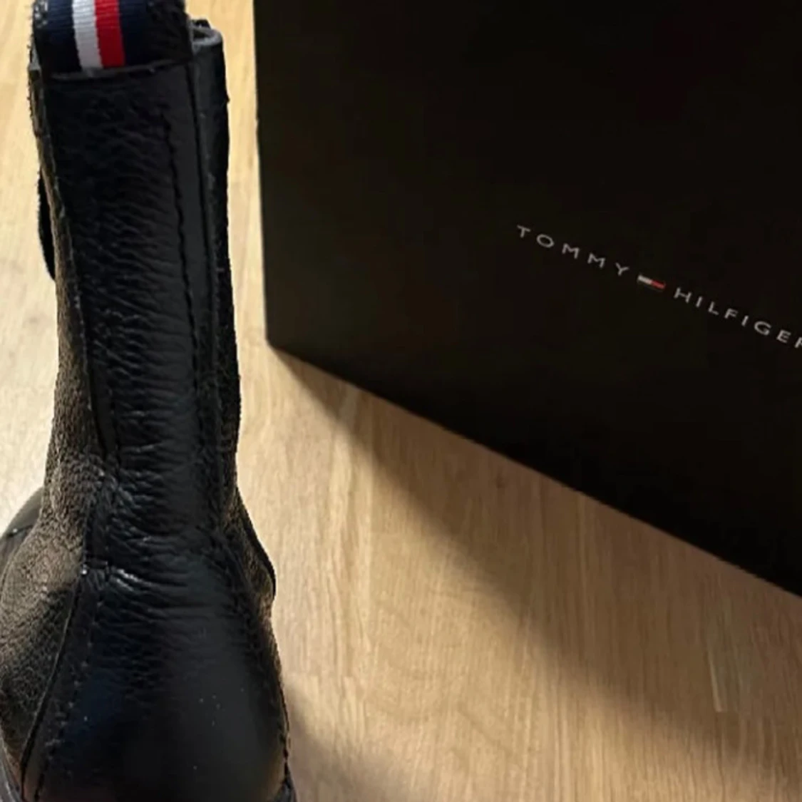 Svarta kängor från Tommy Hilfiger - 1