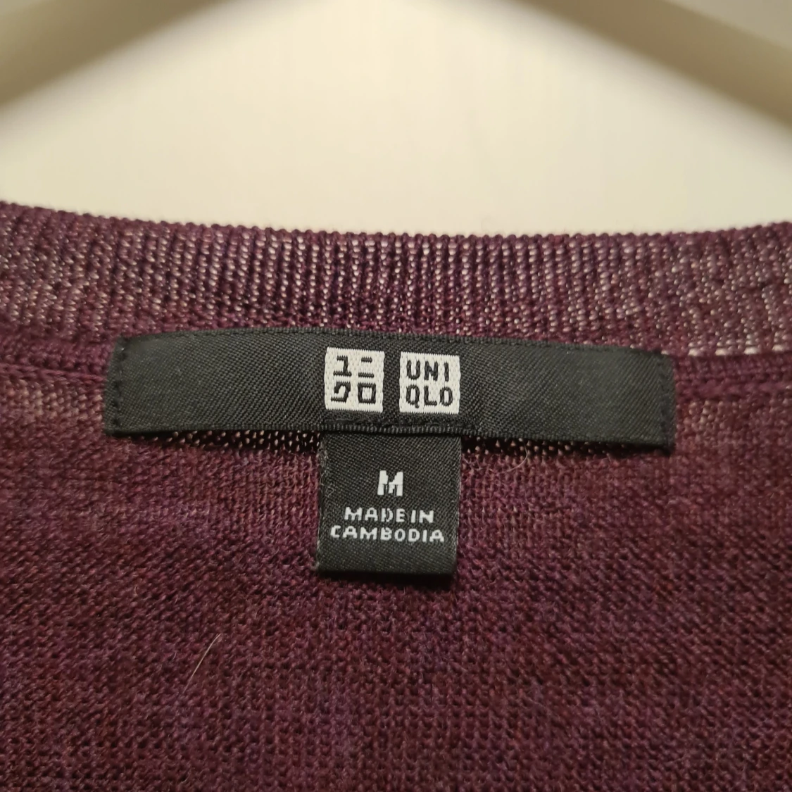 Vinröd tröja från Uniqlo - 3