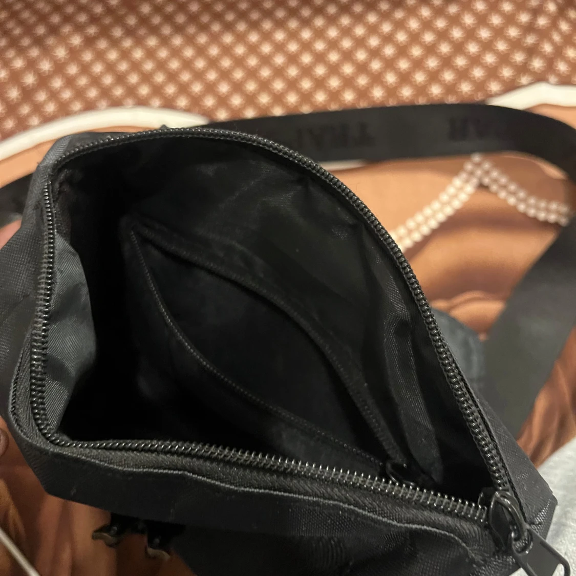 Svart trapstar väska  - 4