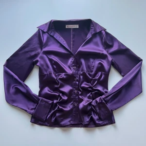 Vintage blus - Lila vintage blus från Pretty Girl. Storlek L, passar också M