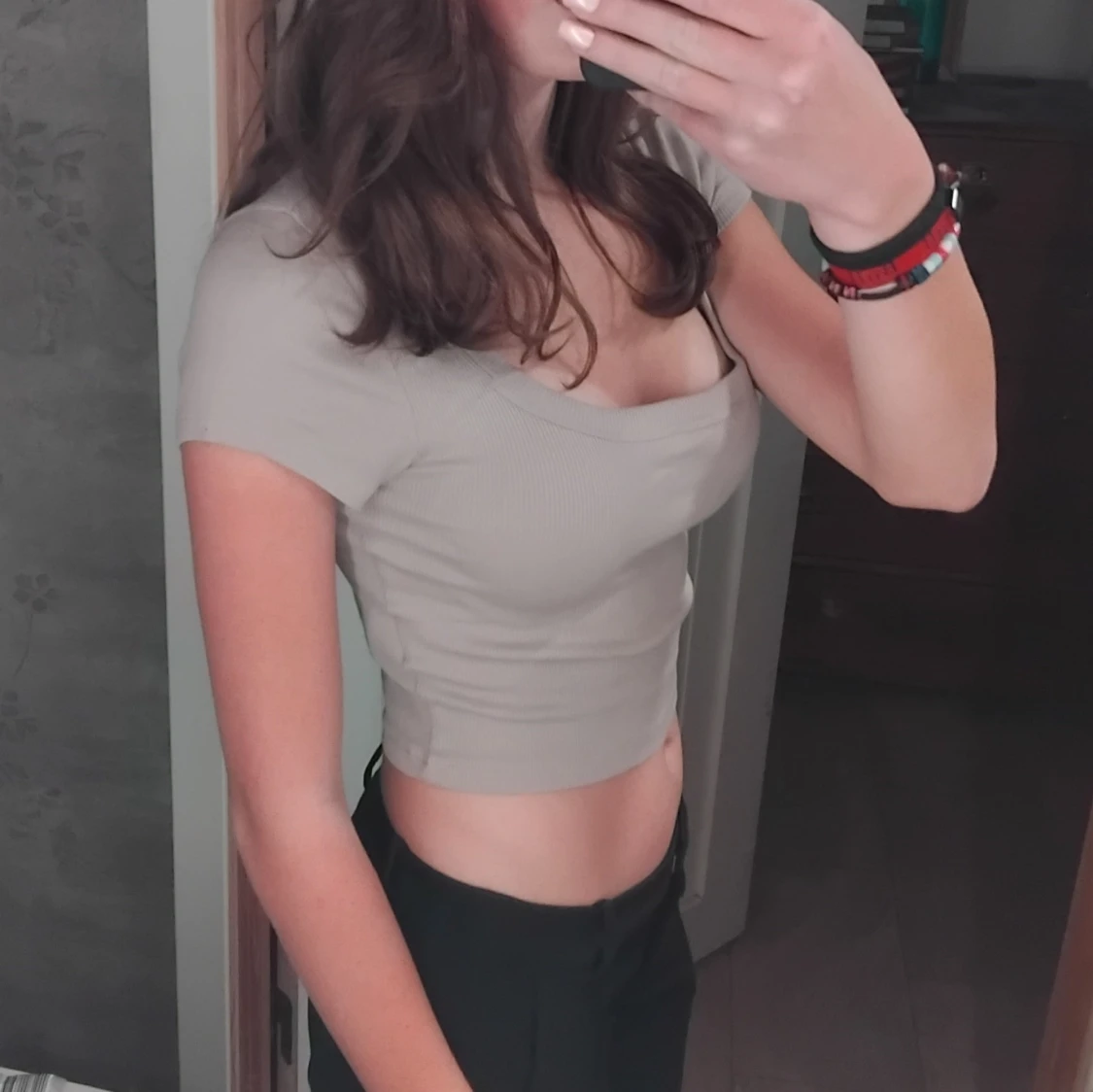 Beige ribbad croppad topp - 2